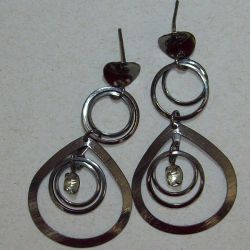 brinco de estamparia banho grafite gota com argolas 55x30mm com pino e tarraxa. 1 par